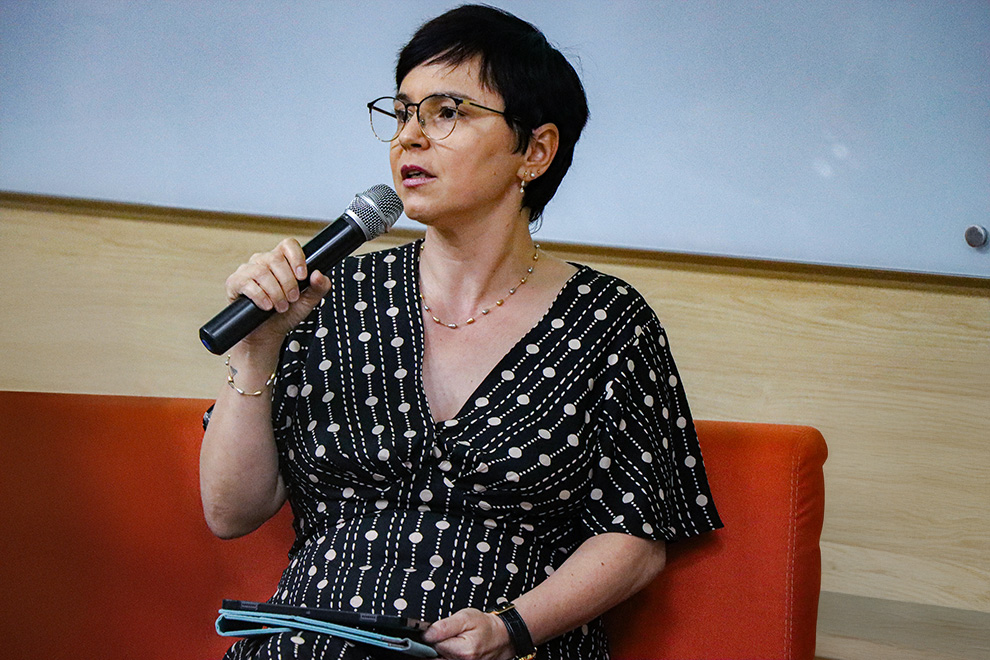 A fundadora da Cocen, professora Ítala Loffredo D'Ottaviano (à esquerda) e a atual coordenadora Raluca Savu: vocação interdisciplinar  