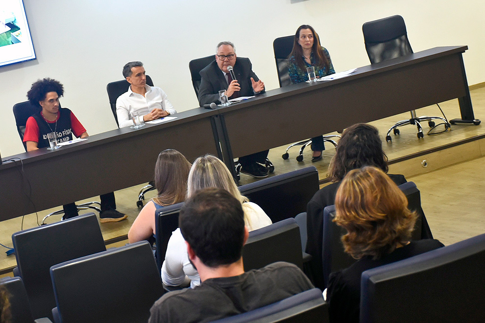 Cerimônia de inauguração do espaço “Acolhe FEF”contou com a presença do reitor Paulo Cesar Montagner: refúgio seguro e ponto de referência