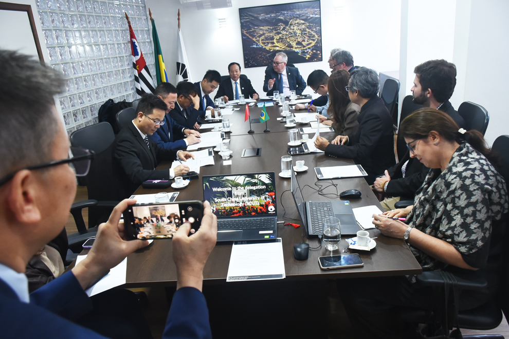 Durante visita, a delegação da universidade chinesa South China University of Technology (SCUT) apresentou propostas de cooperação 