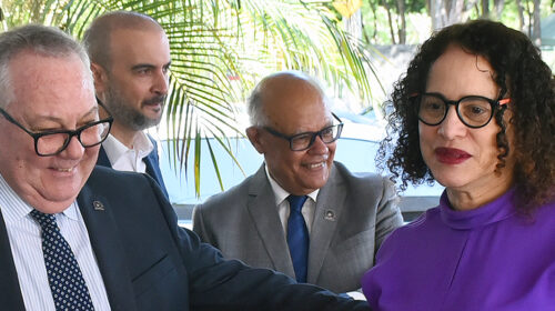 A partir da esquerda, o deputado Orlando Silva, a ministra Luciana Santos, o reitor Paulo Cesar Montagner e o vereador Gustavo Petta