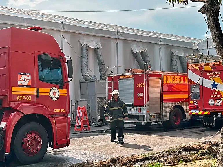Bombeiros se mobilizam para conter incêndio na COP30 (Foto: Tânia Rêgo/ Agência Brasil)