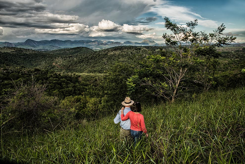 Lélia e Sebastião Salgado durante expedição na Amazônia (Foto: Luiz Maximiano)