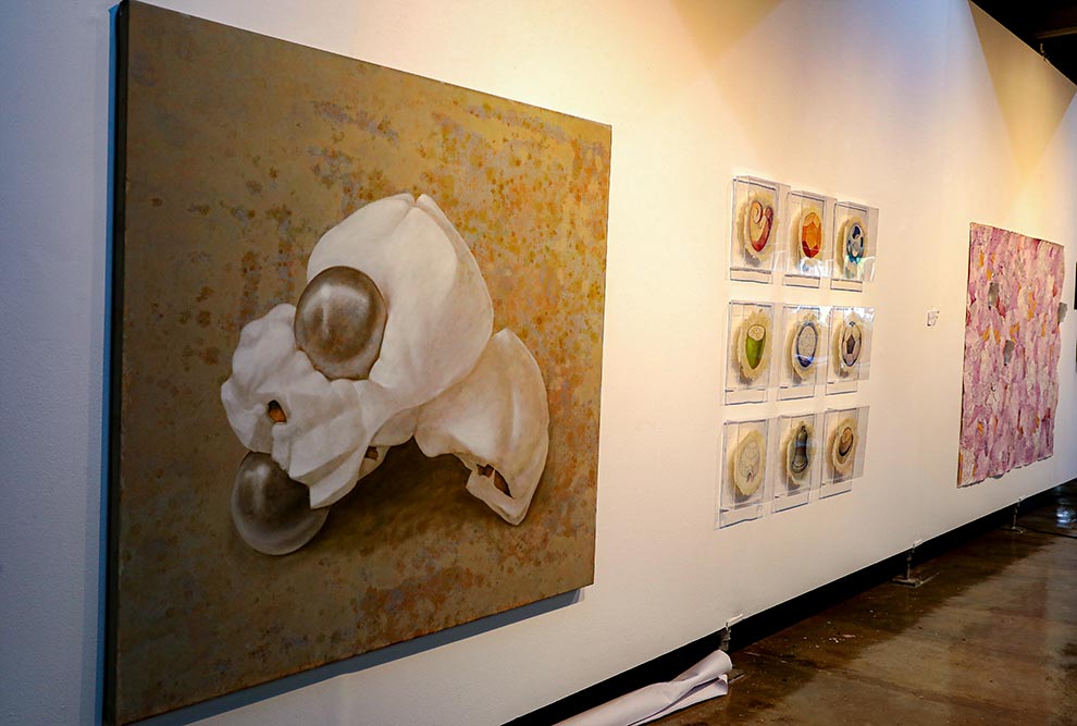 Sergio Niculitcheff: obra pintada sobre papel artesanal