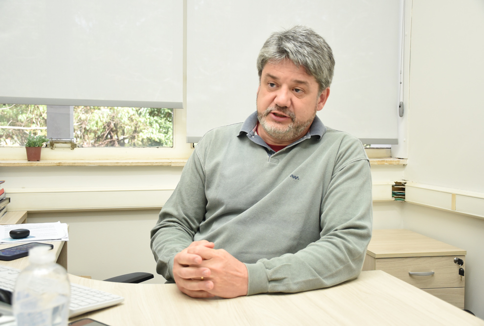 O assessor docente do Gabinete e coordenador do Hids, Roberto Donato: integração de órgãos dispersos