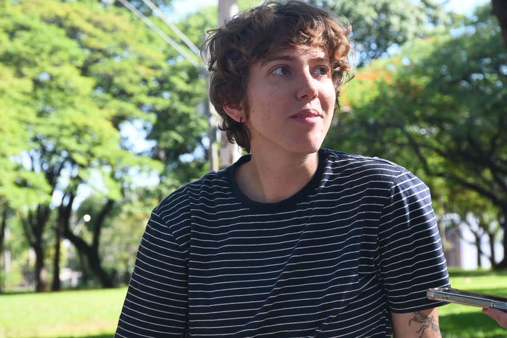 Maria Mestriner (à esquerda) com a mãe Luciana e a namorada Júlia; Tatiana Keller (à direita): segunda graduação n área de Biologia 