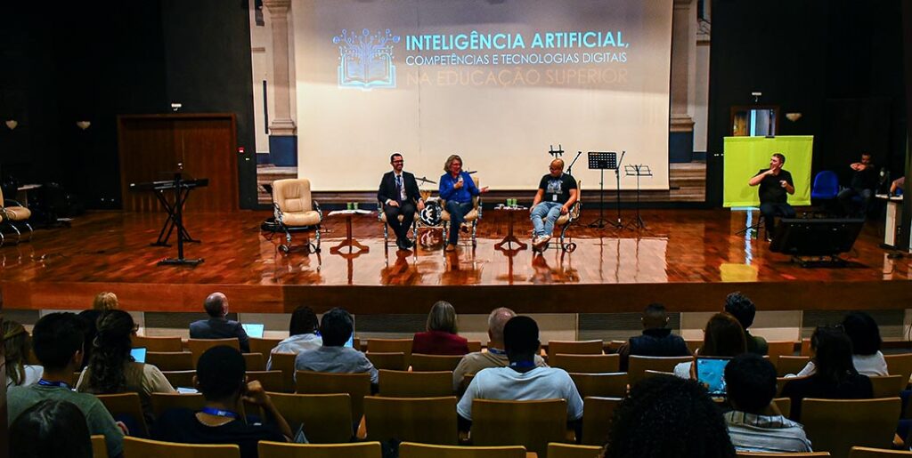Na abertura do evento, o grupo de alunos-artistas Skabides, formado por graduandos do curso de Música da Unicamp