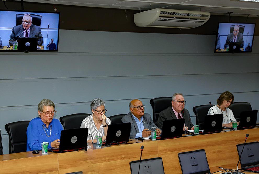 Reunião da CEPE, no Consu
