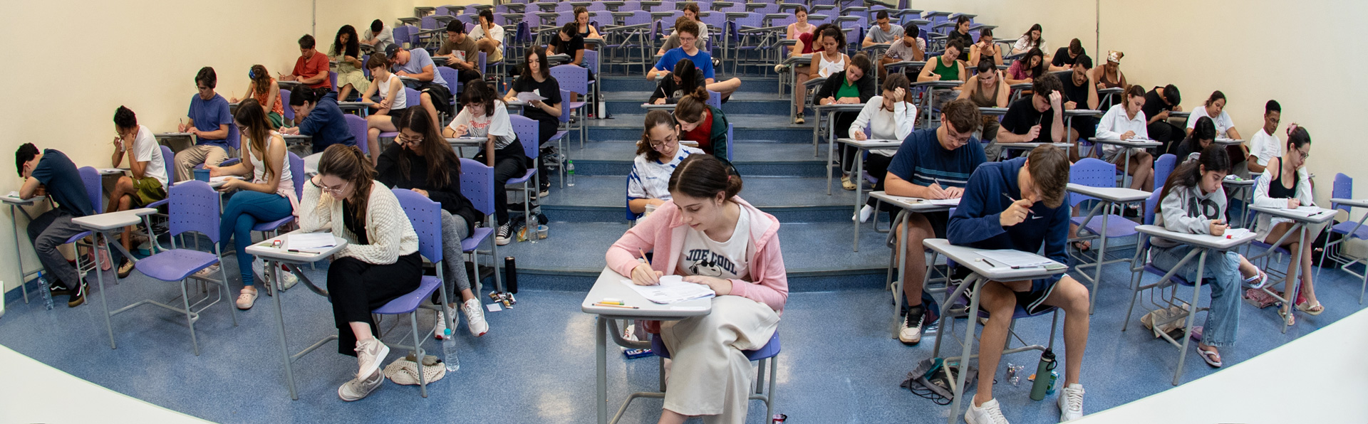 Dos 13.046 candidatos, 11.880 compareceram para concorrer às 2.530 em 69 cursos de graduação