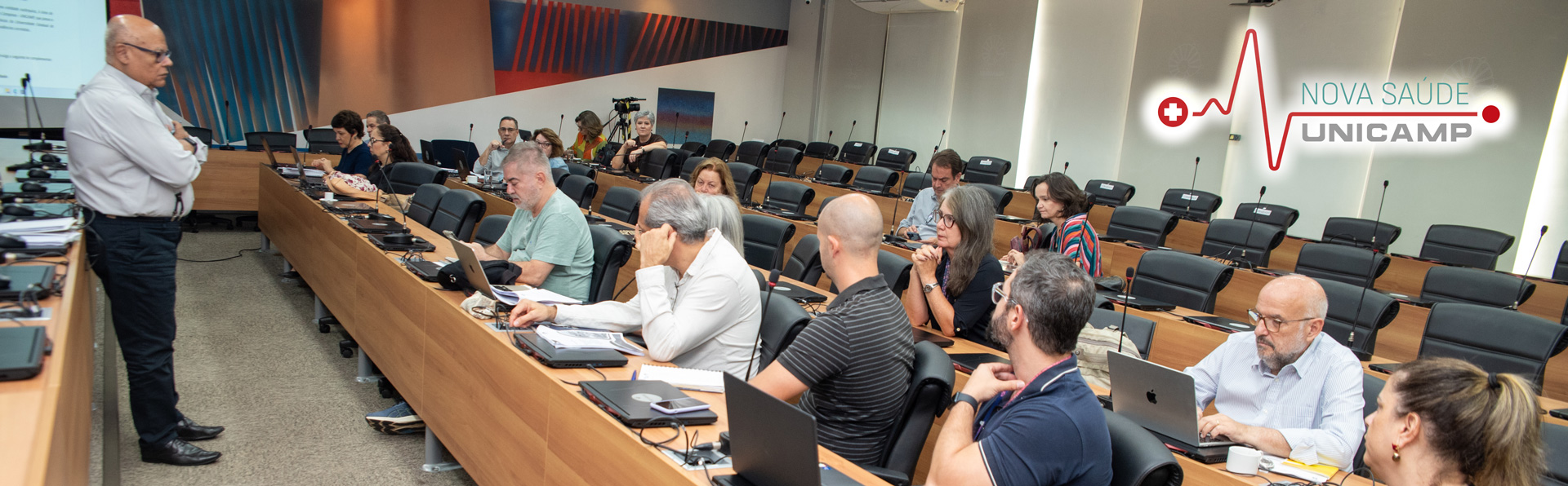 Numa reunião que durou cerca de três horas, o projeto foi submetido à bancada docente no Consu