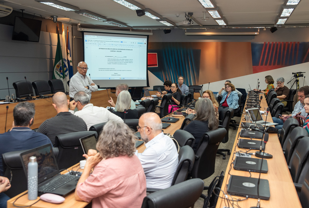 Entre os vários pontos discutidos e revistos da minuta, a bancada docente ressaltou a necessidade de garantir, de forma explícita, que, numa eventual nova autarquia, o atendimento permanecerá 100% SUS 