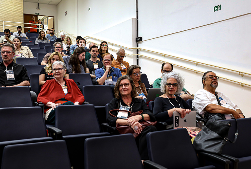 O coordenador do IdEA, Marco Aurélio Cremasco (à esquerda) e o reitor Paulo Cesar Montagner: programação incluiu o lançamento da revista eletrônica “Entre Ideas”