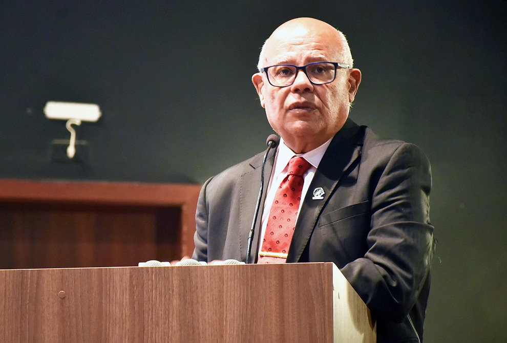 O reitor Paulo Cesar Montagner (à esquerda) e o coordenador-geral Fernando Coelho: celebração do compromisso e inovação dos profissionais